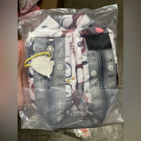 LeSportsac Hello Kitty Extra Small Rectangular Cosmetic Pouch G630 - Picture 2 of 2